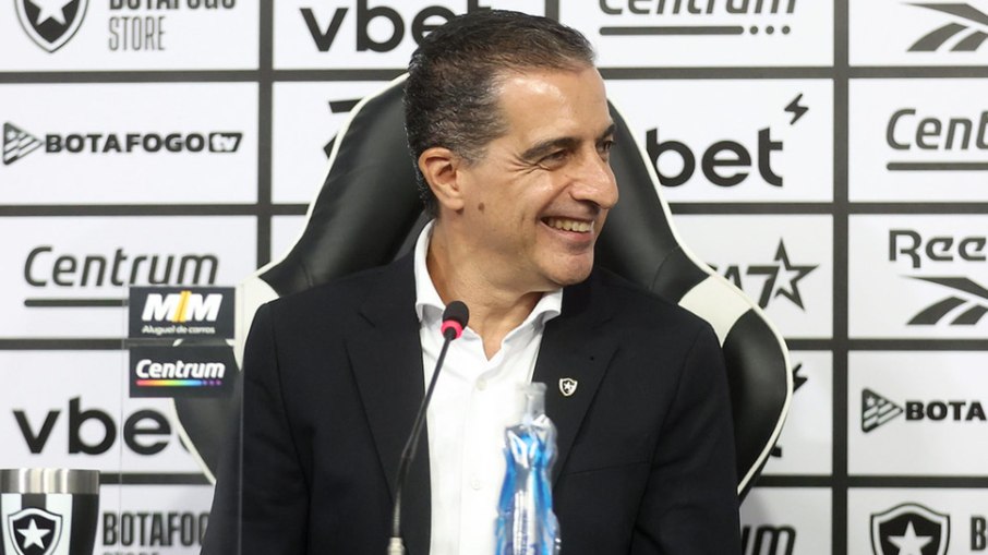 Ex-técnico do Botafogo, Paiva ironiza tática adotada pelo Chelsea Ex-técnico do Botafogo, Paiva ironiza tática adotada pelo Chelsea