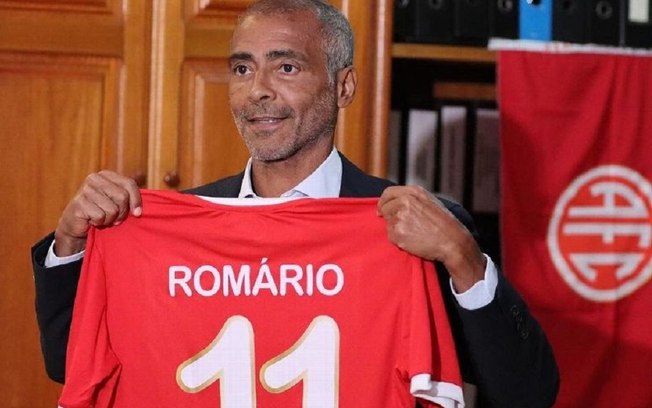 Romário cobra efetividade da Lei Brasileira de Inclusão, que completa 10 anos Romário cobra efetividade da Lei Brasileira de Inclusão, que completa 10 anos