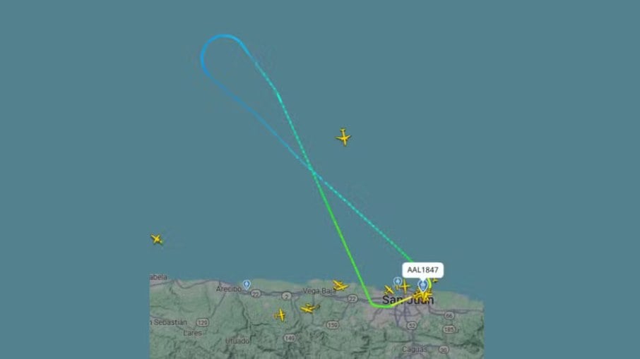 Avião da American Airlines retorna a aeroporto após passageira suspeitar de mensagem de texto com “RIP” Avião da American Airlines retorna a aeroporto após passageira suspeitar de mensagem de texto com “RIP”