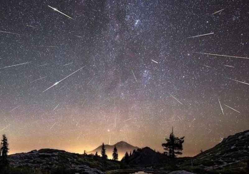 Começa chuva de estrelas cadentes Perseidas; até 100 meteoros por hora A chuva de estrelas cadentes do Perseidas já começou e promete um verdadeiro espetáculo no céu do Brasil: 100 meteoros por hora. - Foto: Brad Goldpaint/