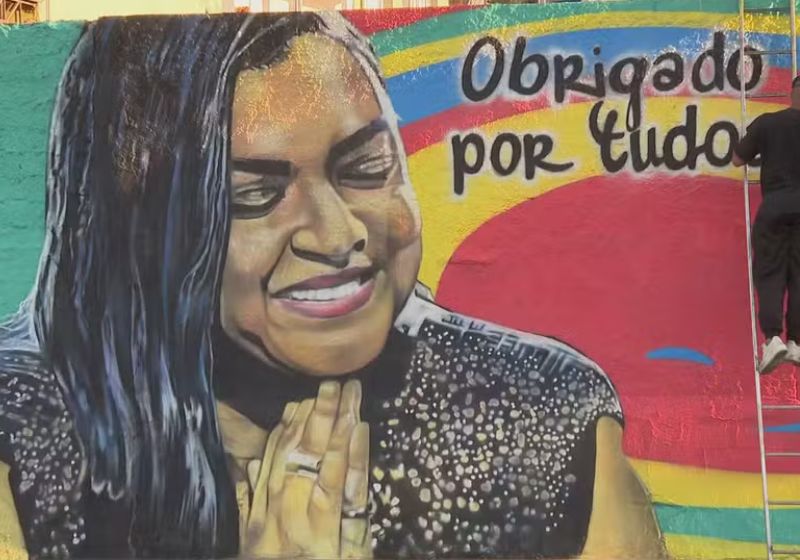 Artistas pintam mural de Preta Gil em São Paulo: “obrigado por tudo”; vídeo Os artistas que fizeram o mural de Preta Gil em São Paulo são os irmãos Paulo e Pedro Terra, que são fãs da artista, que será velada hoje no Rio de Janeiro. - Foto: reprodução/TV Globo