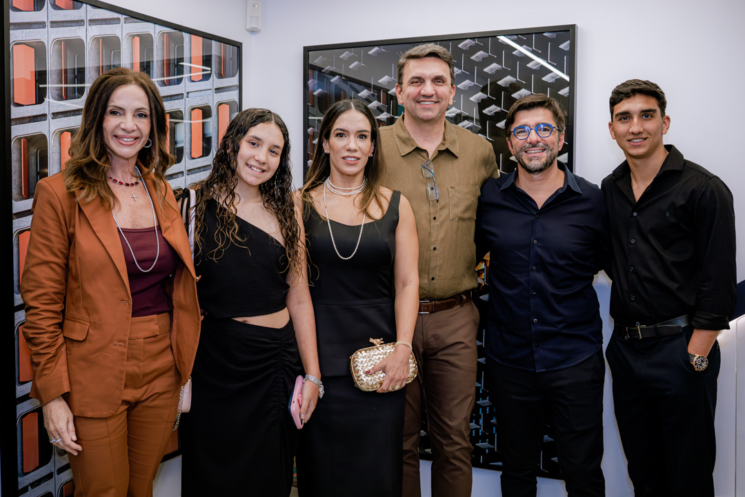 Paula Santana, Valentina Fontes, Taciana Fontes, Rafael Bagustti, Celso Jr e Pedro Fontes