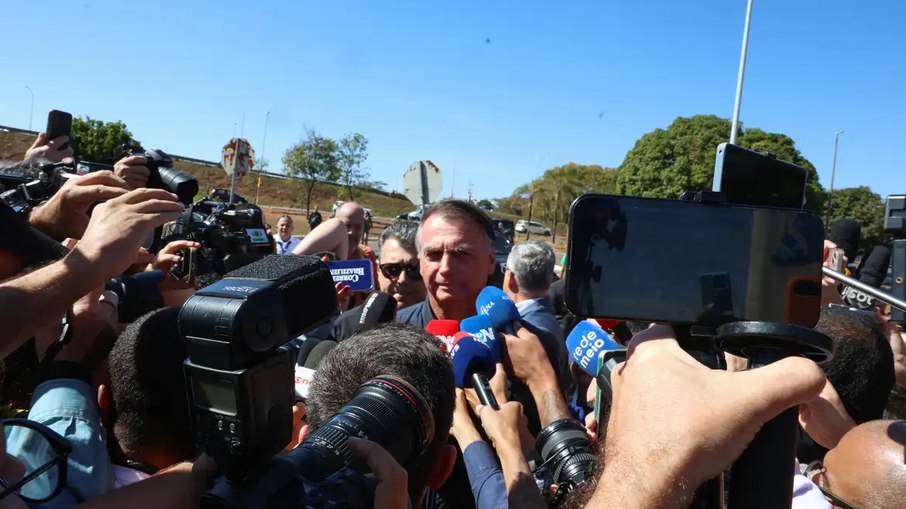 Ex-presidente Jair Bolsonaro (PL), em coletiva, após ação da PF