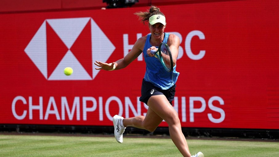 Bia Haddad venceu Rebecca Sramkova na estreia em Wimbledon
