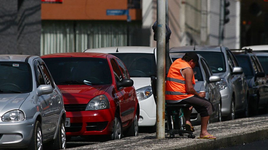 Uma lei de Porto Alegre proíbe o trabalho dos flanelinhas