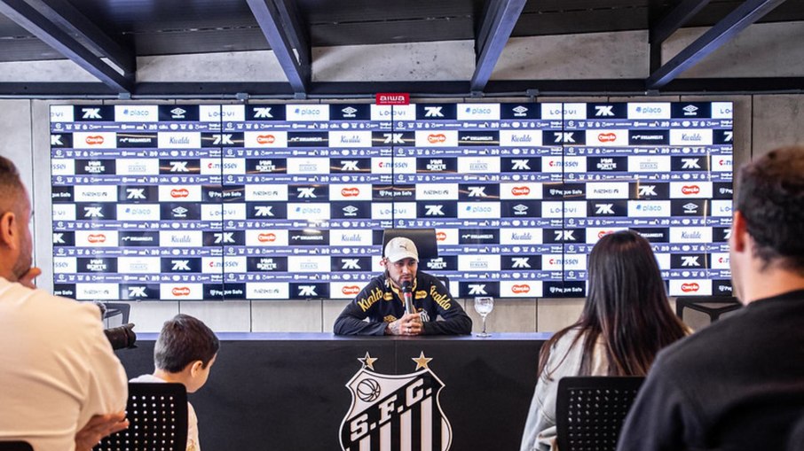 Em coletiva chapa-branca, Santos tenta melhorar imagem de Neymar Em coletiva chapa-branca, Santos tenta melhorar imagem de Neymar