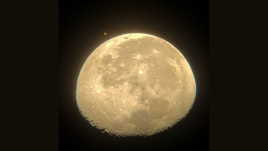 Conjunção da lua com o planeta Marte, em 2020