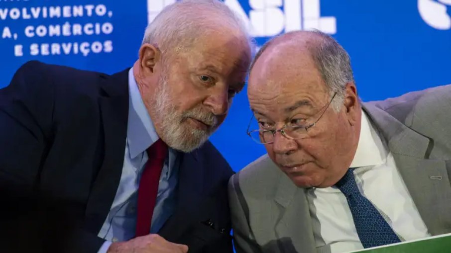 Presidente Lula e o ministro das Relações Exteriores, Mauro Vieira, conversaram neste sábado (19) Presidente Lula e o ministro das Relações Exteriores, Mauro Vieira, conversaram neste sábado (19)