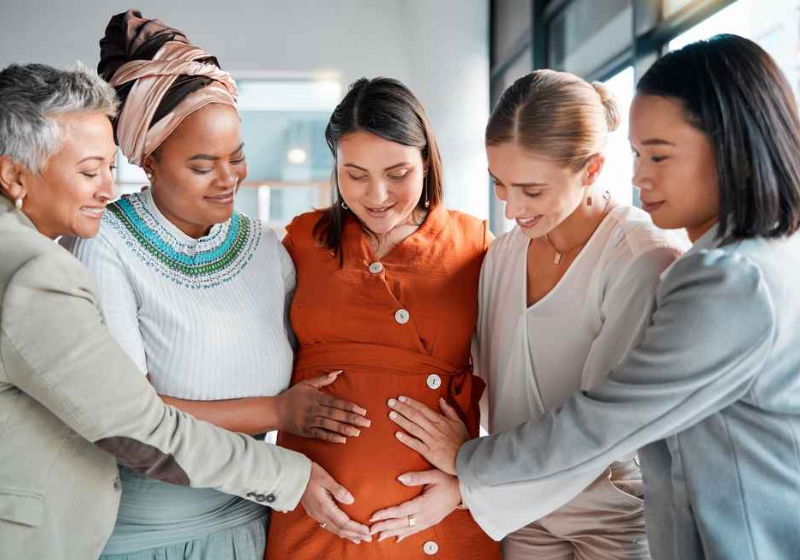 Novo chá de bebê: amigas ajudam a fazer comida para a futura mamãe e arrumar a casa; vídeo O novo chá de bebê agora se chama chá de puerpério e a tendência dar comida congelada e arrumar a casa da futura mamãe vai chegar em breve ao Brasil. - Foto: Pixabay