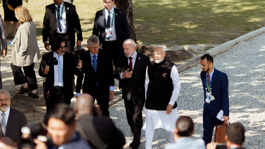 Lula ao lado do primeiro-ministro da Índia, Narendra Modi Lula ao lado do primeiro-ministro da Índia, Narendra Modi