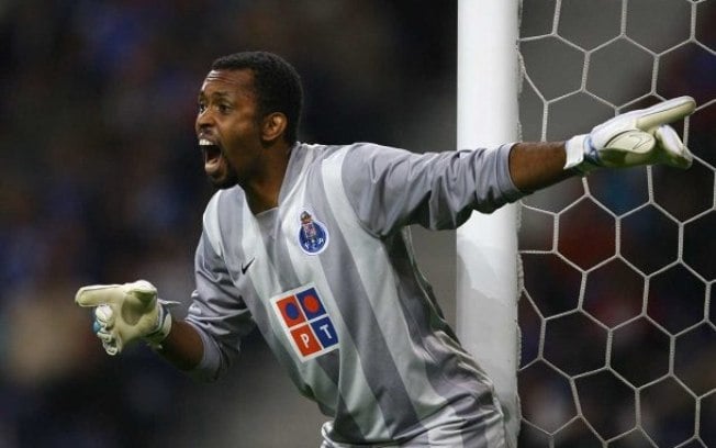 Helton se destacou pelo Vasco e pelo Porto Helton se destacou pelo Vasco e pelo Porto