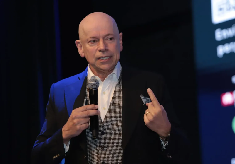 “Saúde mental vale mais que qualquer salário”, alerta Leandro Karnal Ouvir seus funcionários, fazer pesquisas, estar atento e entender que toda crítica é importante ajuda a criar um ambiente de trabalho saudável, diz Leandro Karnal - Foto: reprodução redes sociais