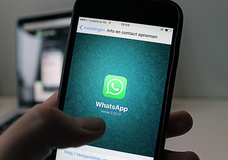 O WhatsApp tem algumas configurações que ajudam a liberar a memória do celular- Foto: Canva