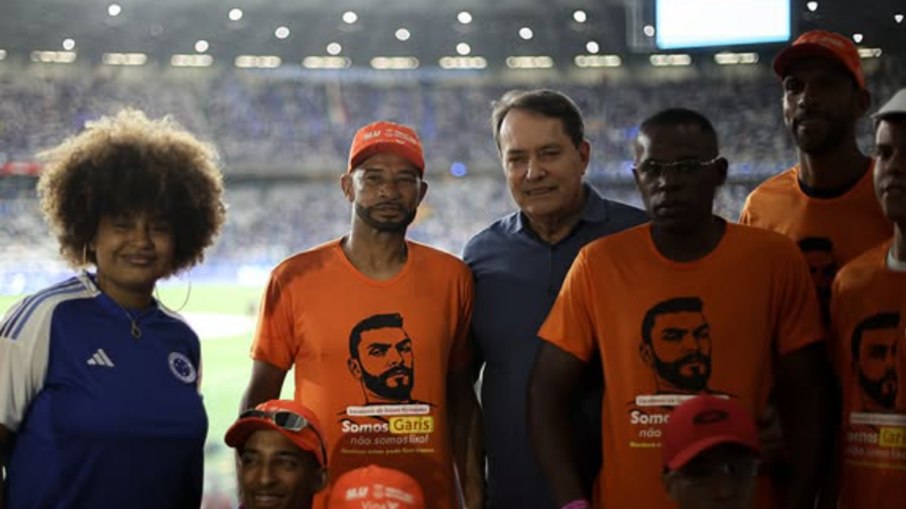 Colegas de profissão estavam uniformizados com uma blusa em protesto pela morte de Laudemir Colegas de profissão estavam uniformizados com uma blusa em protesto pela morte de Laudemir