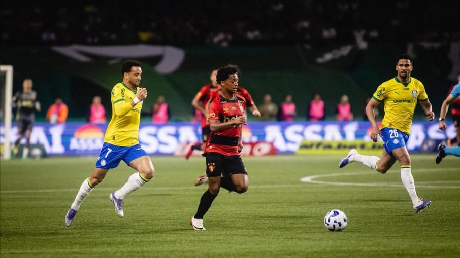 Romário e Bebeto? Dupla brilha de amarelo, e Palmeiras bate Sport