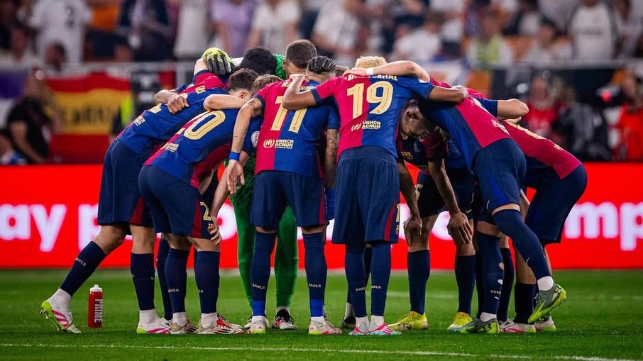 Barcelona lista 8 jogadores que podem ser negociados