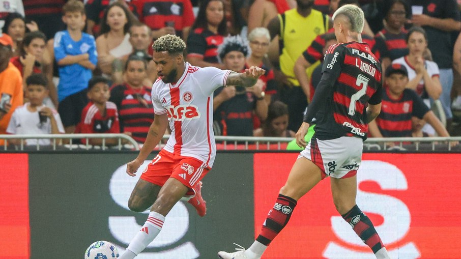 Flamengo e Internacional duelam pelas oitavas de final da Libertadores Flamengo e Internacional duelam pelas oitavas de final da Libertadores