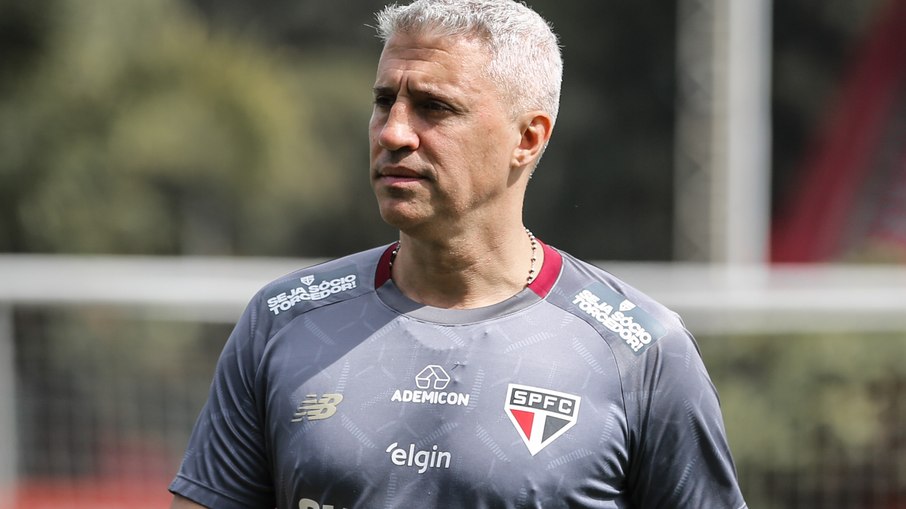 Técnico do São Paulo: Crespo tem o desafio de recuperar time após queda na Copa do Brasil Técnico do São Paulo: Crespo tem o desafio de recuperar time após queda na Copa do Brasil