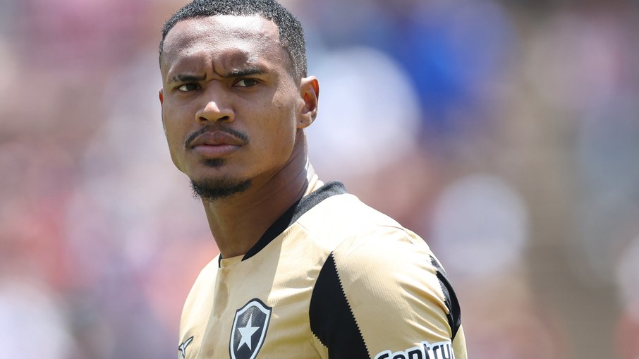 John foi campeão do Brasileiro e da Libertadores com o Botafogo John foi campeão do Brasileiro e da Libertadores com o Botafogo