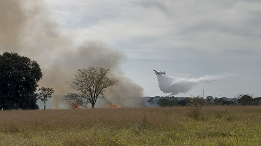 Corpo de Bombeiros Militar de MS passa a usar aeronaves no combate a incêndios em Campo Grande