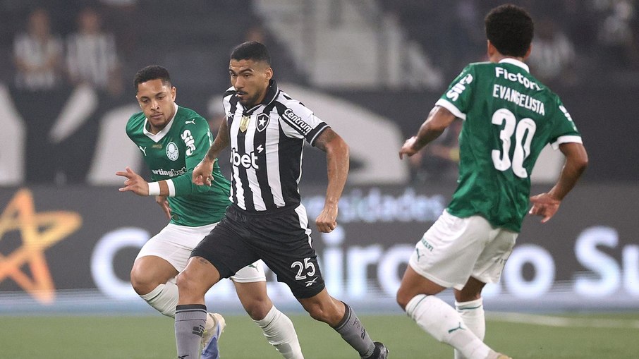 Palmeiras surpreende Botafogo e vence em pleno Nilton Santos