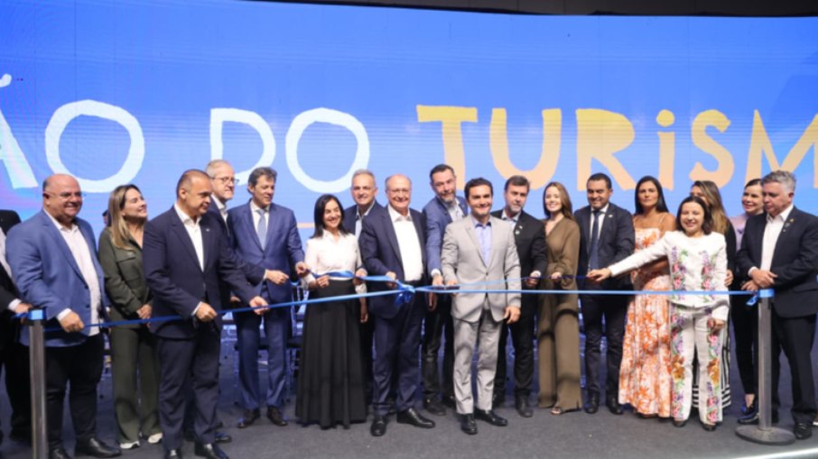 Autoridades participam da abertura do Salão do Turismo em São Paulo. Autoridades participam da abertura do Salão do Turismo em São Paulo.