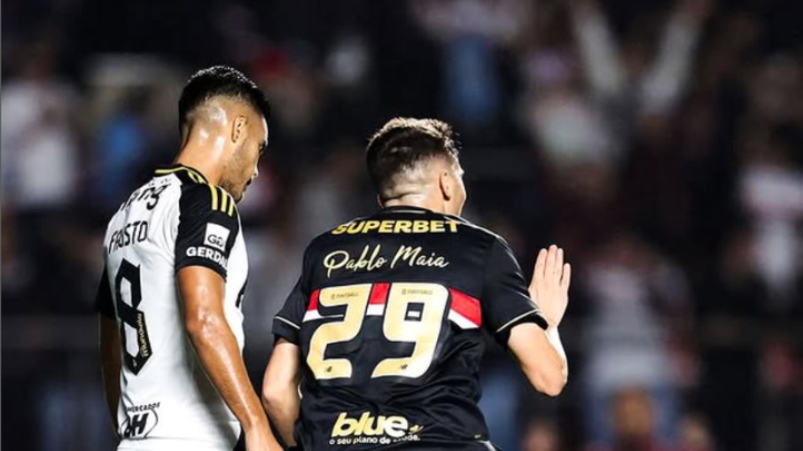 Pablo Maia marcou o único gol do primeiro tempo Pablo Maia marcou o único gol do primeiro tempo