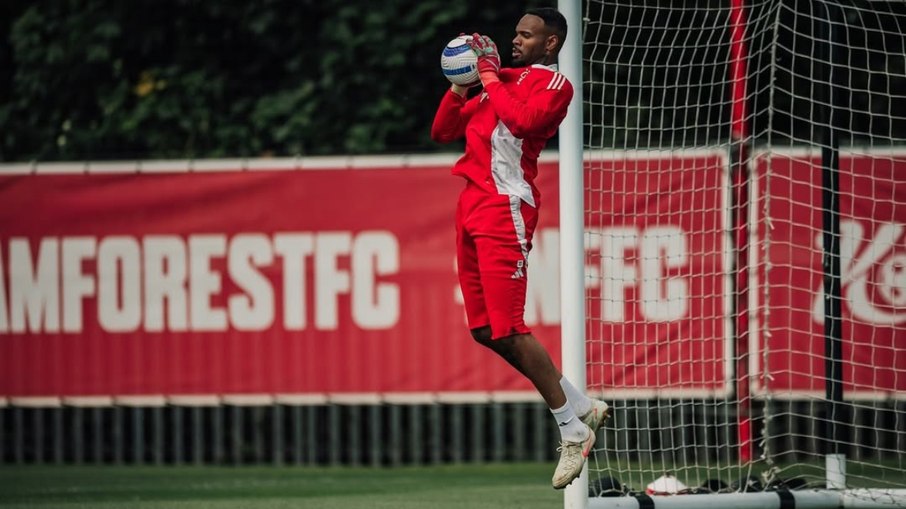 Entenda por que Carlos Miguel não teve sequência na Inglaterra