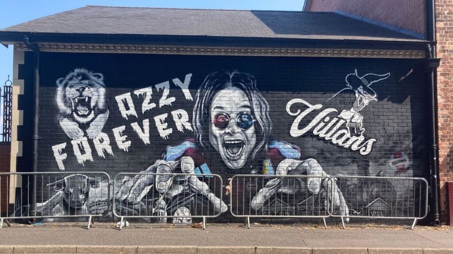 Ozzy homenageado em mural e tocado na estreia do Aston Villa