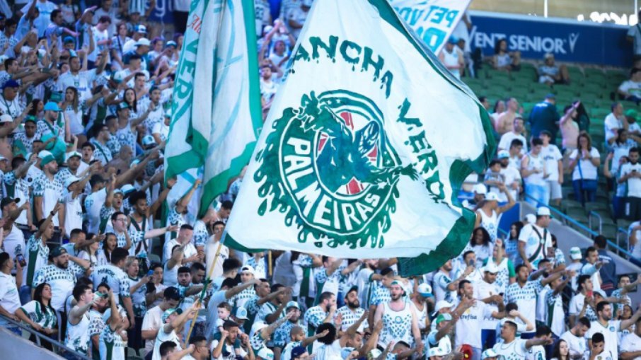 Ônibus com torcedores do Palmeiras sofre emboscada na Dutra