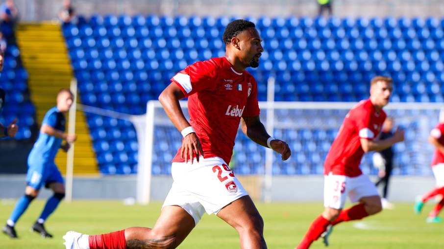 Wendel Silva celebra classificação histórica do Santa Clara na Conference League