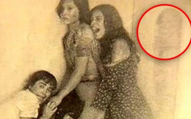 Uma fotografia do filme Joema, 23º andar mostra uma silhueta que seria de um espírito Uma fotografia do filme Joema, 23º andar mostra uma silhueta que seria de um espírito