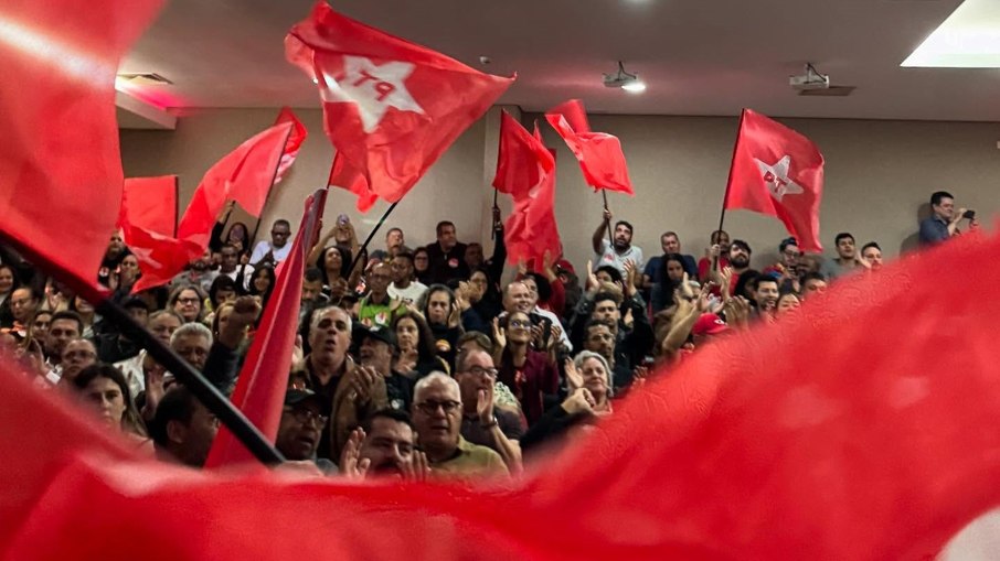 Militância petista: mil delegados eleições no PED participarão do encontro Militância petista: mil delegados eleições no PED participarão do encontro