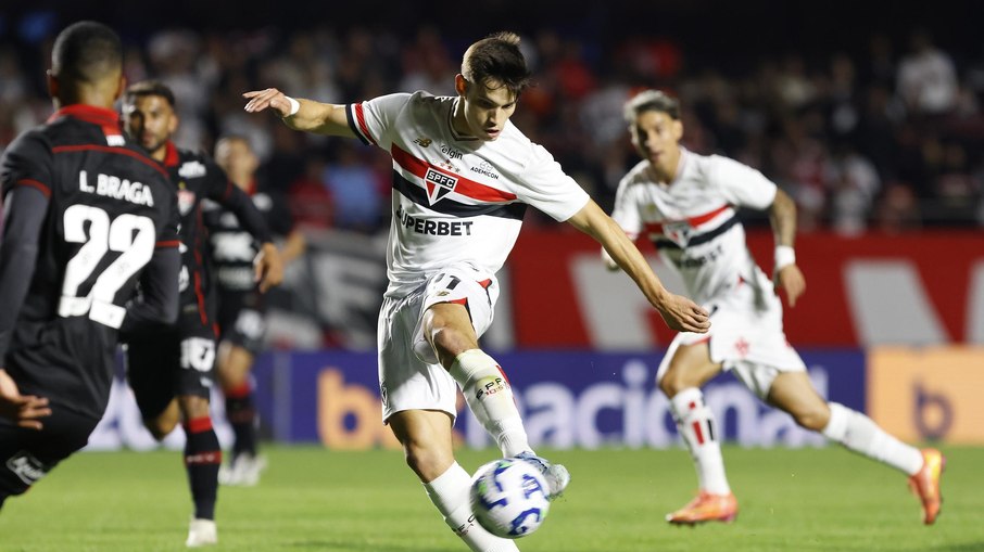 Lucas volta, e São Paulo vence a quinta seguida no Brasileirão