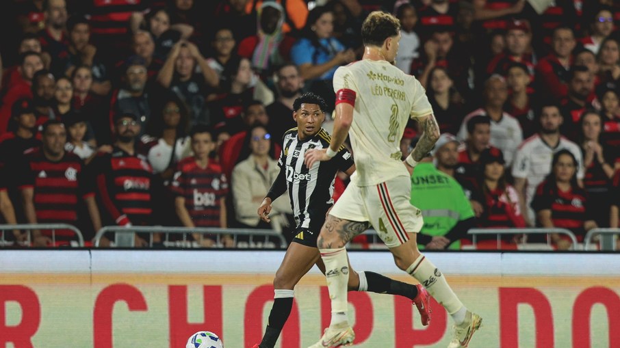 Léo Pereira vacila, Atlético-MG aproveita e bate Flamengo no Maracanã Léo Pereira vacila, Atlético-MG aproveita e bate Flamengo no Maracanã