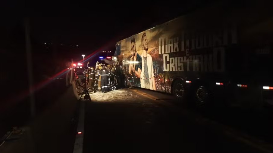 Ônibus envolvido no acidente fatal Ônibus envolvido no acidente fatal