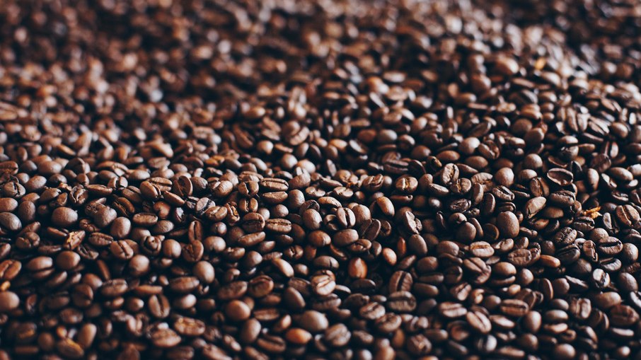 Menino morre após cair em silo de secagem de café.