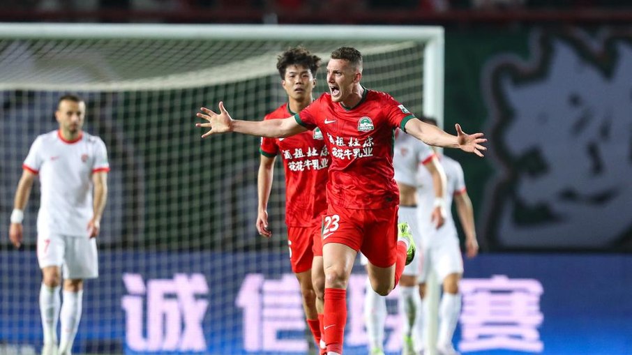 Lucas Maia marcou duas vezes na vitória do Henan FC Lucas Maia marcou duas vezes na vitória do Henan FC