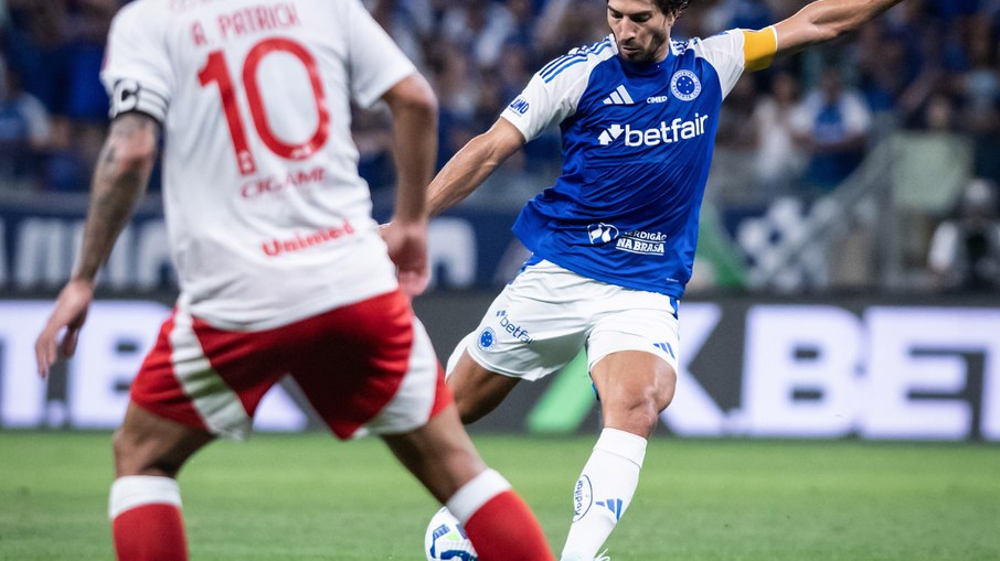Com a vitória, a Raposa encostou no líder Flamengo e está com 41 pontos Com a vitória, a Raposa encostou no líder Flamengo e está com 41 pontos