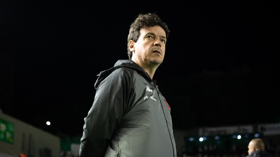 O Vasco de Diniz enfrenta o Corinthians, em São Januário O Vasco de Diniz enfrenta o Corinthians, em São Januário