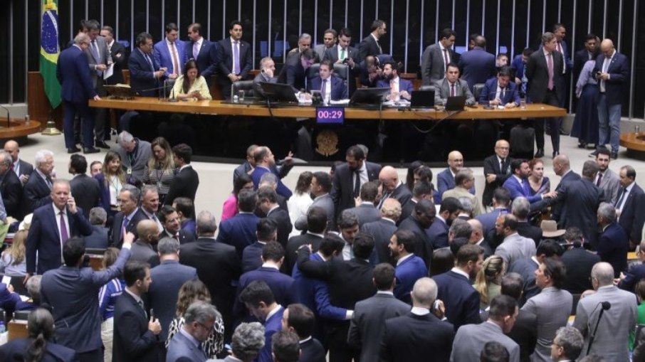 Deputados federais retornarão no Plenário nesta semana Deputados federais retornarão no Plenário nesta semana