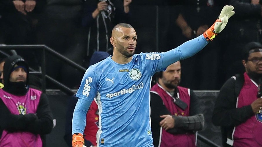Weverton se destaca como um dos principais nomes do Verdão