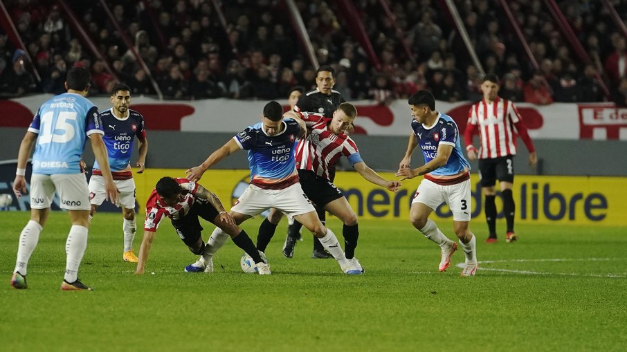 Estudiantes segura Cerro Porteño e vai pegar Flamengo ou Internacional na Libertadores
