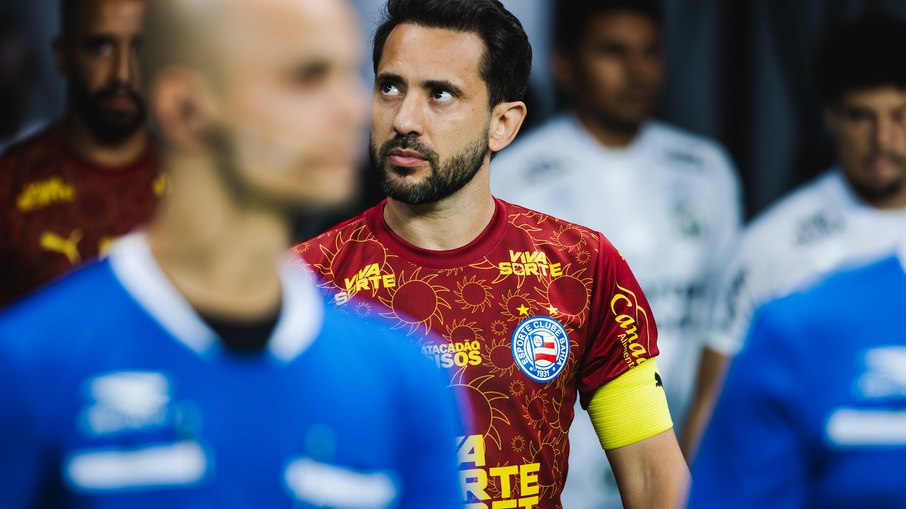Éverton Ribeiro foi titular no jogo que deu ao Bahia uma vaga na final da Copa do Nordeste contra o Ceará Éverton Ribeiro foi titular no jogo que deu ao Bahia uma vaga na final da Copa do Nordeste contra o Ceará