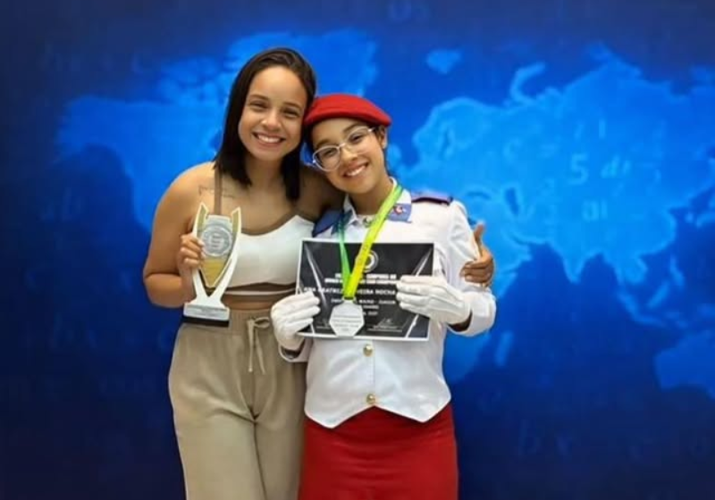 Brasileira de 12 anos vence olimpíada internacional de matemática Bia, a garota brasileira de apenas 12 anos ganhou medalha de prata na olimpíada de matemática e agora precisa de ajuda para ir a uma disputa maior, na Tailândia - Foto: reprodução redes sociais.