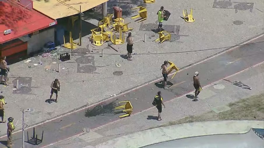 Confusão envolvendo torcedores do Peñarol no Rio de Janeiro, em 2024
