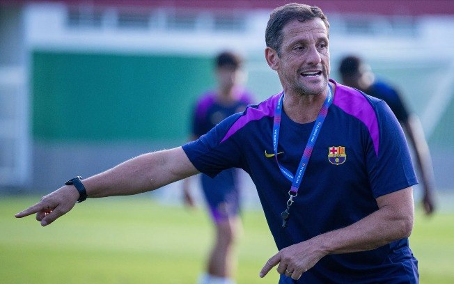 Ex-jogador do Barcelona, Juliano Belleti é treinador do time sub-20 do clube Ex-jogador do Barcelona, Juliano Belleti é treinador do time sub-20 do clube