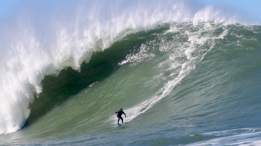 Surfistas acreditam que o ciclone que atingiu o Estado pode ter gerado a onda