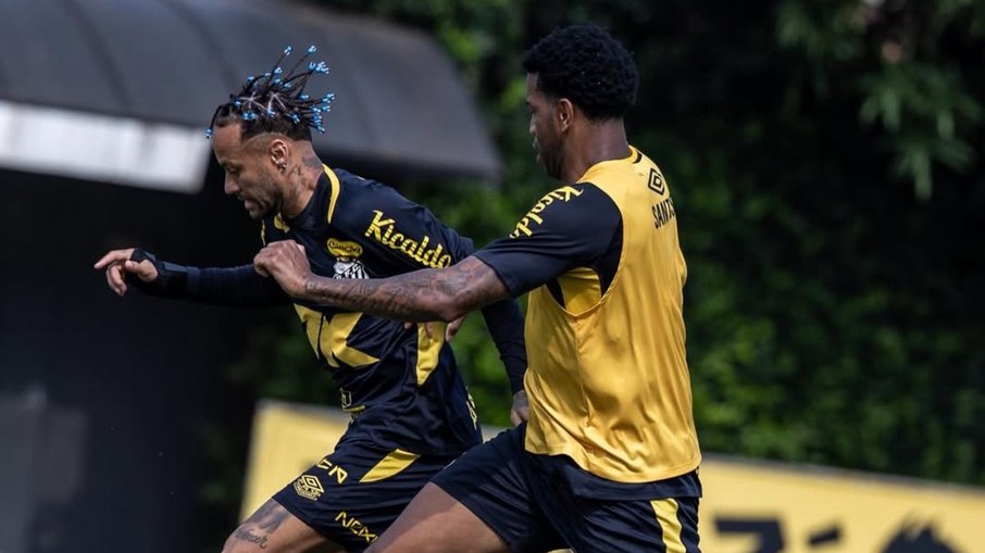 Neymar anotou um golaço no treino