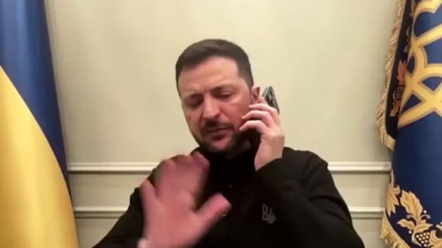 Zelensky falou ao telefone com Macron Zelensky falou ao telefone com Macron